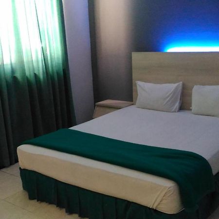 Hotel Kharisma Madiun Exterior foto