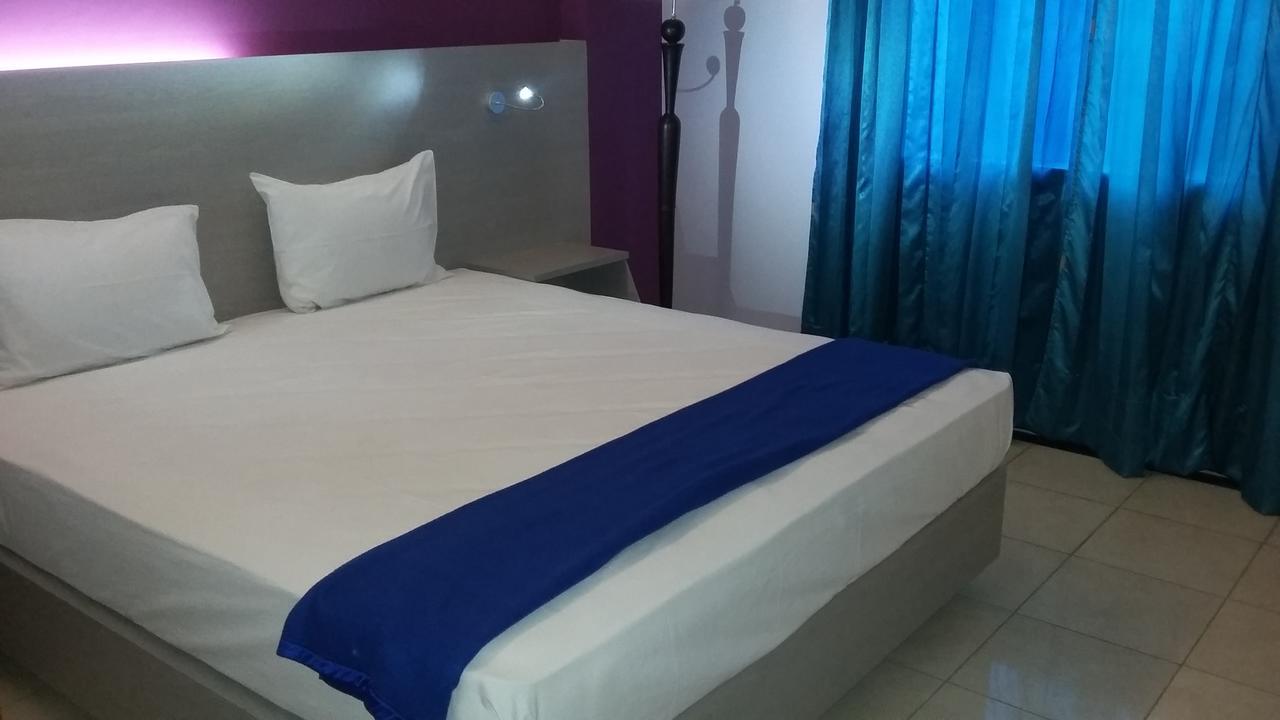 Hotel Kharisma Madiun Exterior foto
