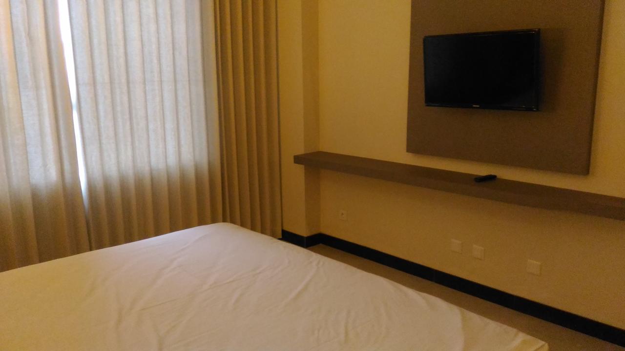 Hotel Kharisma Madiun Exterior foto
