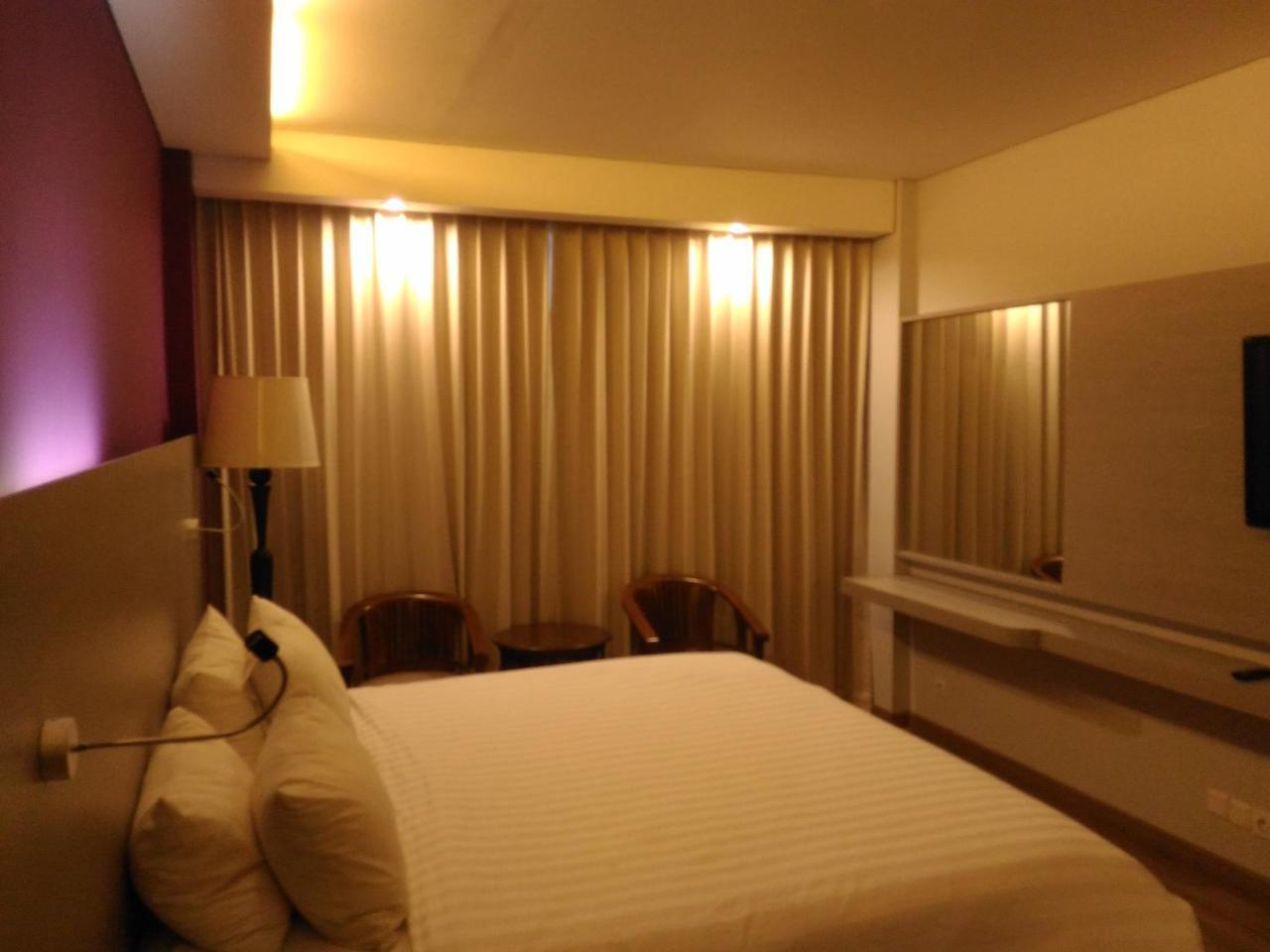 Hotel Kharisma Madiun Exterior foto
