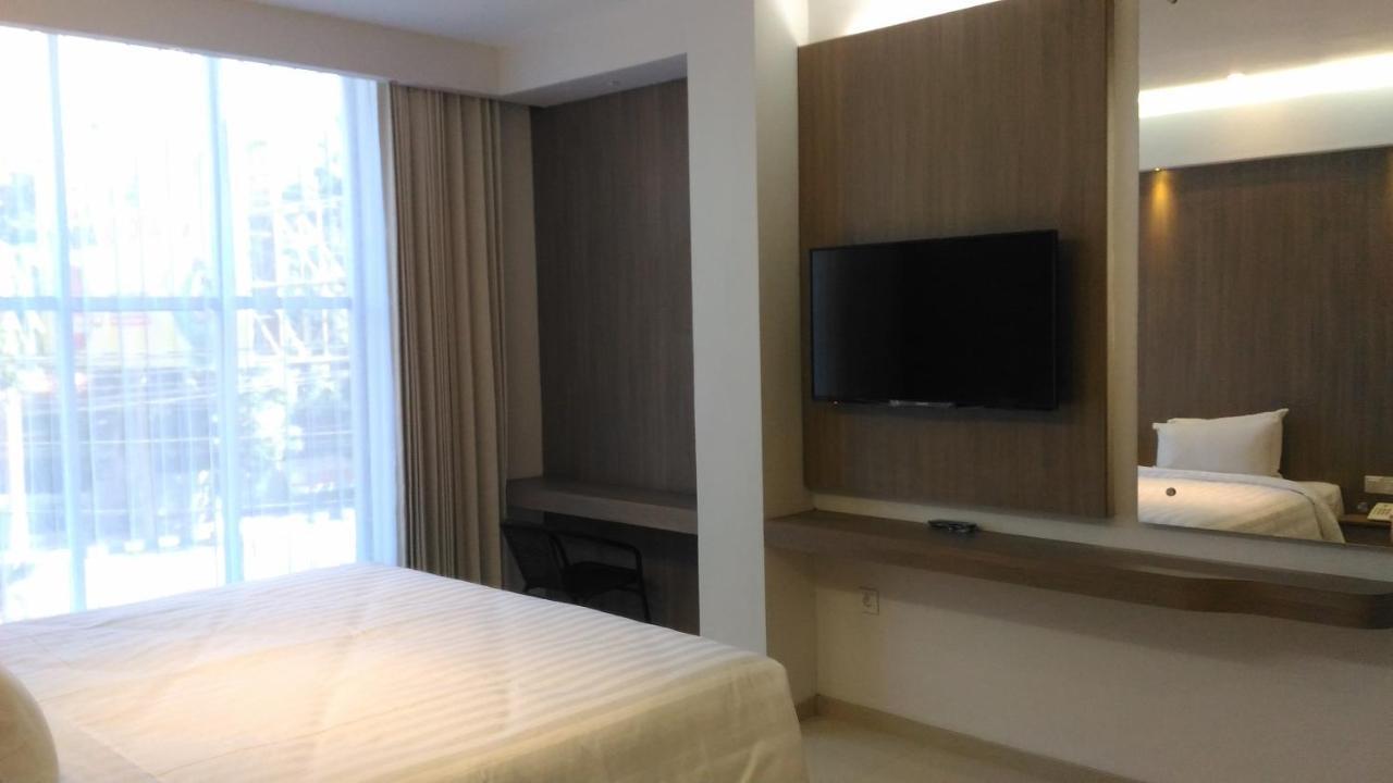 Hotel Kharisma Madiun Exterior foto