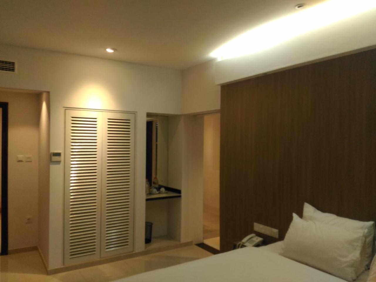 Hotel Kharisma Madiun Exterior foto