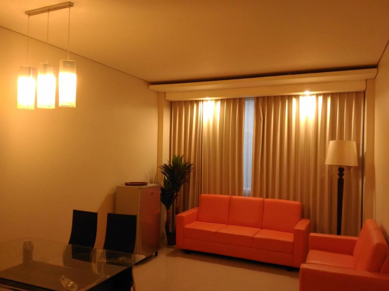 Hotel Kharisma Madiun Exterior foto